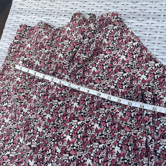 NWT- Lush Black Coral Ditsy Midi Skirt ~ Hi-Lo Hem ~ Front Slit Size M - Picture 8 of 13